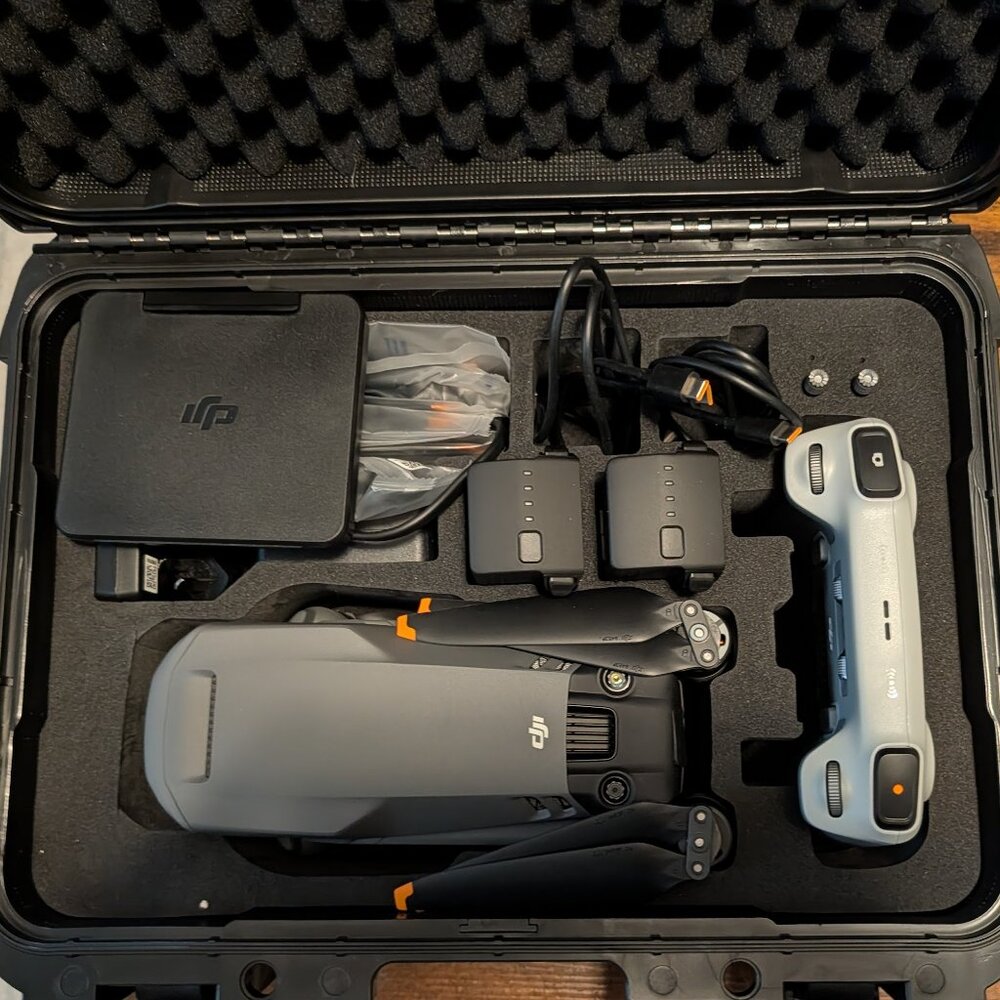 DJI Mavic 3 Pro FlyMore Combo (DJI RC)
